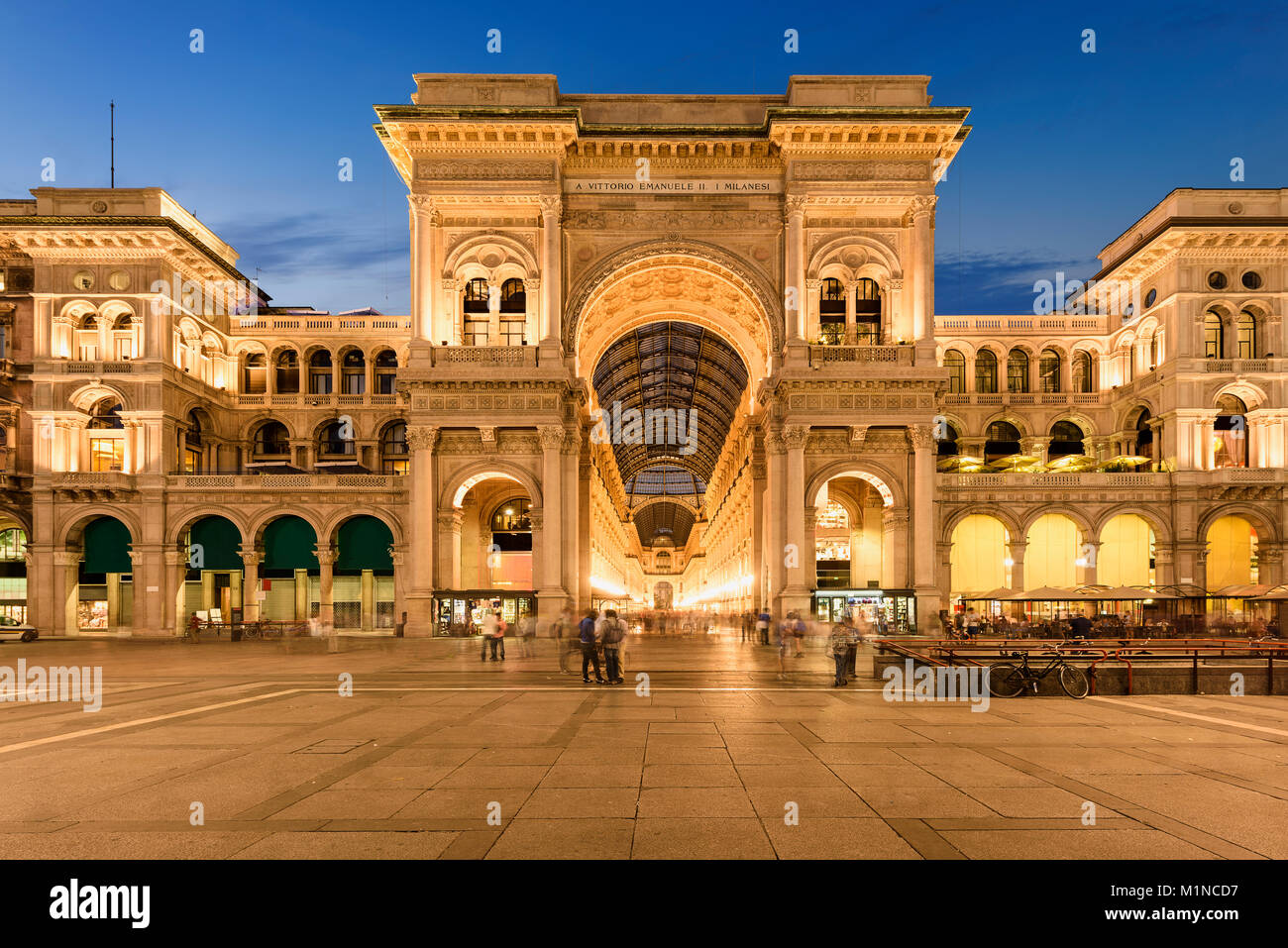 Galleria Vittorio Emanuele II in Mailand durch Sonnenuntergang, Italien. Stockfoto