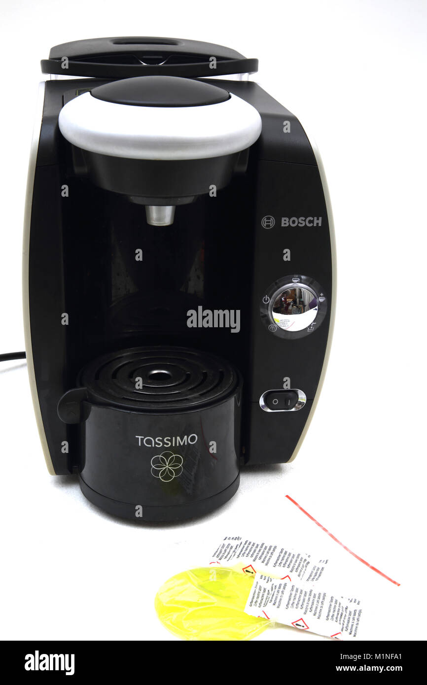 Bosch Tassimo Kaffeemaschine und Entkalken Tablet Stockfotografie - Alamy