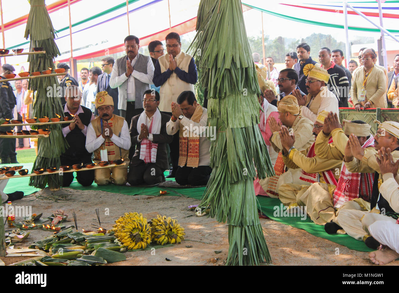 Guwahati, Indien. 31 Jan, 2018. Schnappschuss der internationalen MAE-DAM-MAE-PHI 2018 durch die Abteilung Kultur, Govt. von Assam, Indien organisiert. MAE-DAM-MAE-PHI die jährliche religiöse Fest des Ahoms in Assam, wo Sie bieten "Respekt" zu ihren Vorfahren und am 31. Januar jedes Jahr beobachtet. In Tai Sprache, MAE-DAM-MAE-PHI bedeutet Angebot der Puja und Gebet im Gedenken an ihre Vorfahren. MAE bedeutet das Tribute, DAM bedeutet, Väter und PHI bedeutet, Götter und Göttinnen. Quelle: David Talukdar/Pacific Press/Alamy leben Nachrichten Stockfoto