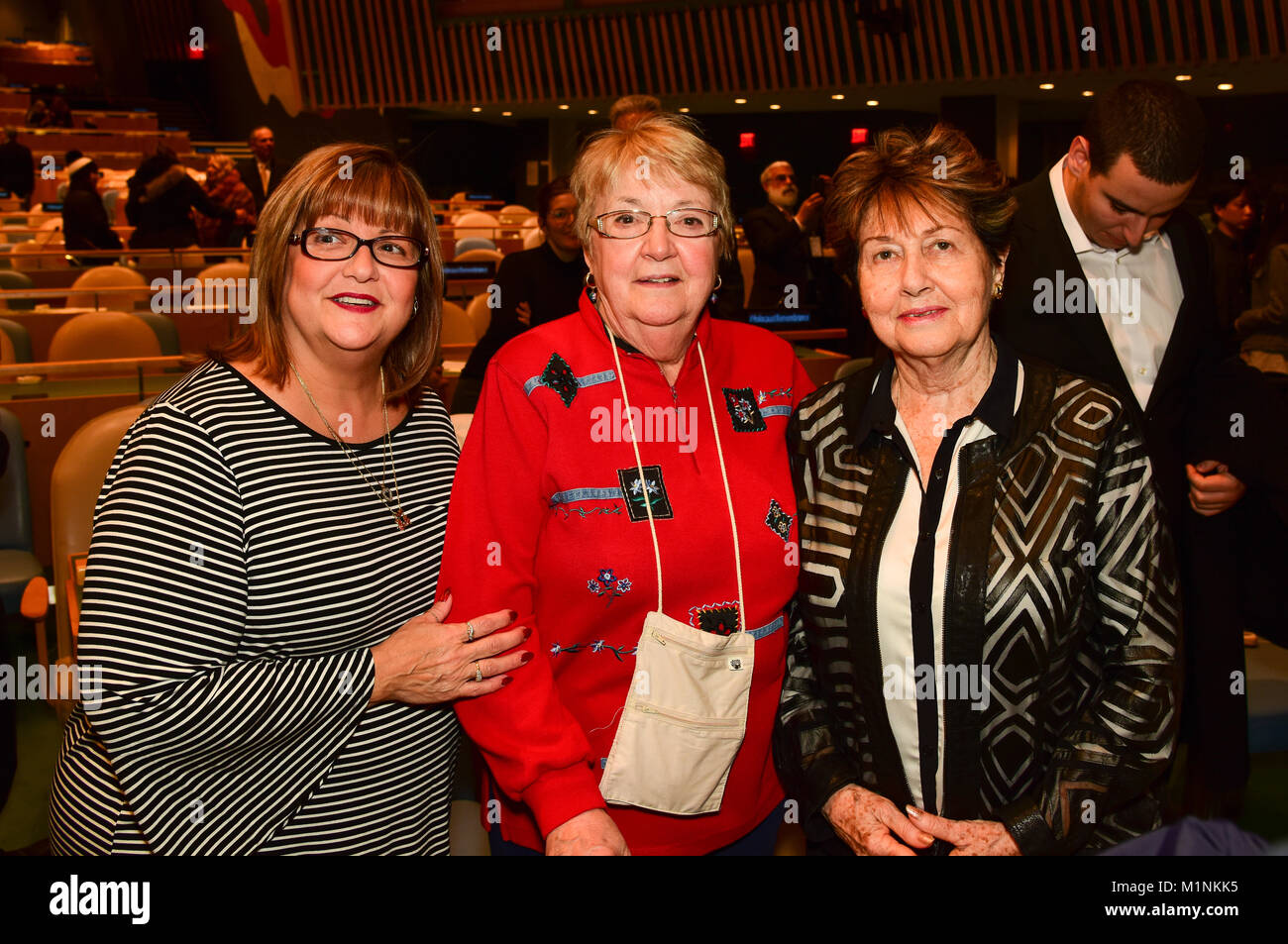 Auf der rechten Seite, Eva Lavi, jüngste Der schindlerjuden. Die 2018 Internationaler Tag des Gedenkens in Erinnerung an die Opfer des Holocaust, mit der Befreiung der Ausw übereinzustimmen wurde in der Generalversammlung der Vereinten Nationen mit den Reden von Generalsekretär Antonio Guterres, GA-Präsident, Miroslav Lajcak, Israelische Vertreter Danny Danon, deutsche Vertreter Christoph Heusgen, Frau Eva Lavi und Keynote speaker, Richter Thomas Buergenthal, ein Holocaust überlebender, Jurist und Autor der Bücher beobachtet. Das Programm endete mit Memorial Gebete von Kantor Joseph Malovany der Fifth Ave Synagoge gebetet Stockfoto