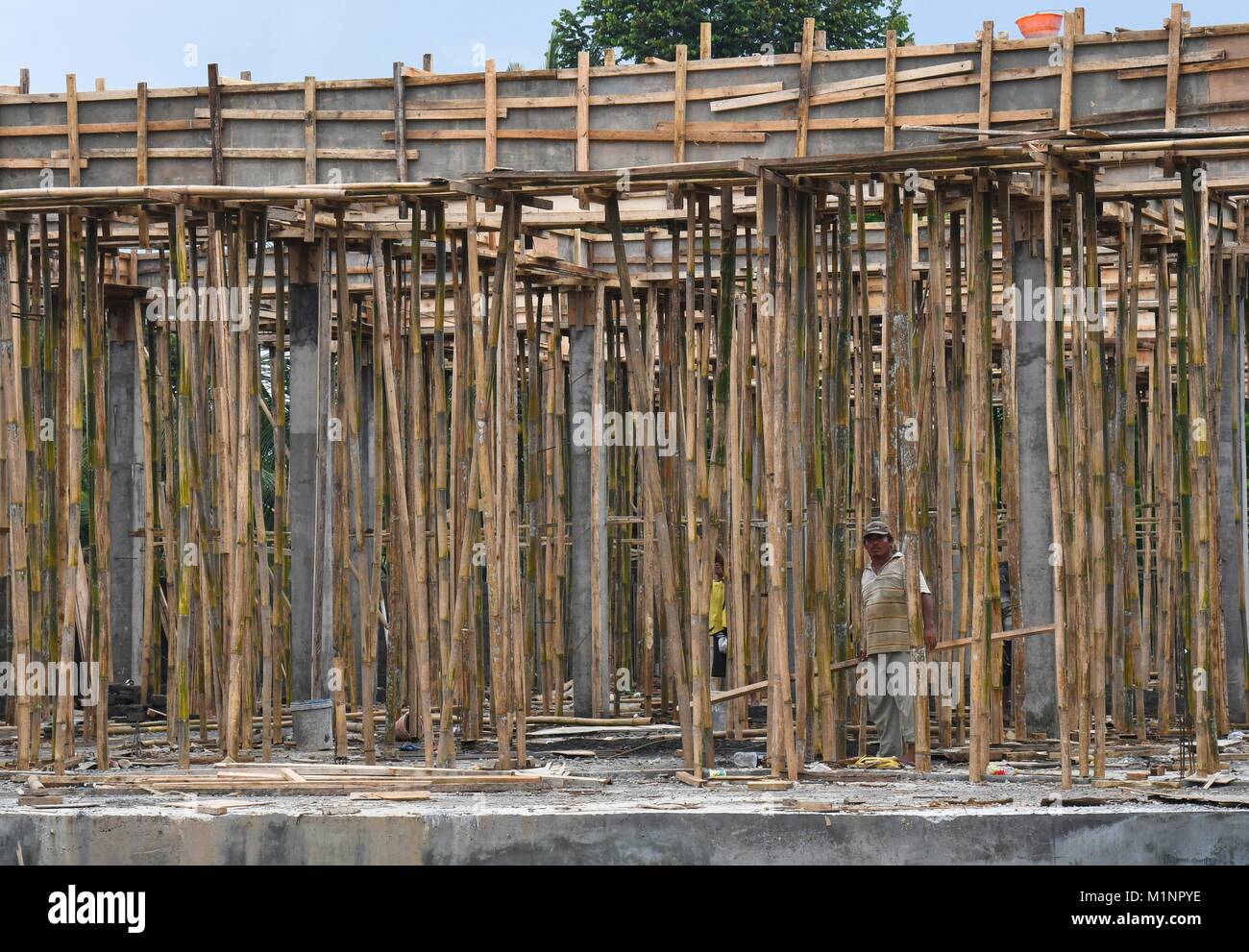 Haus bauen mit Bambus in Bali, Ubud, Dez. 19, 2016 | Verwendung weltweit  Stockfotografie - Alamy