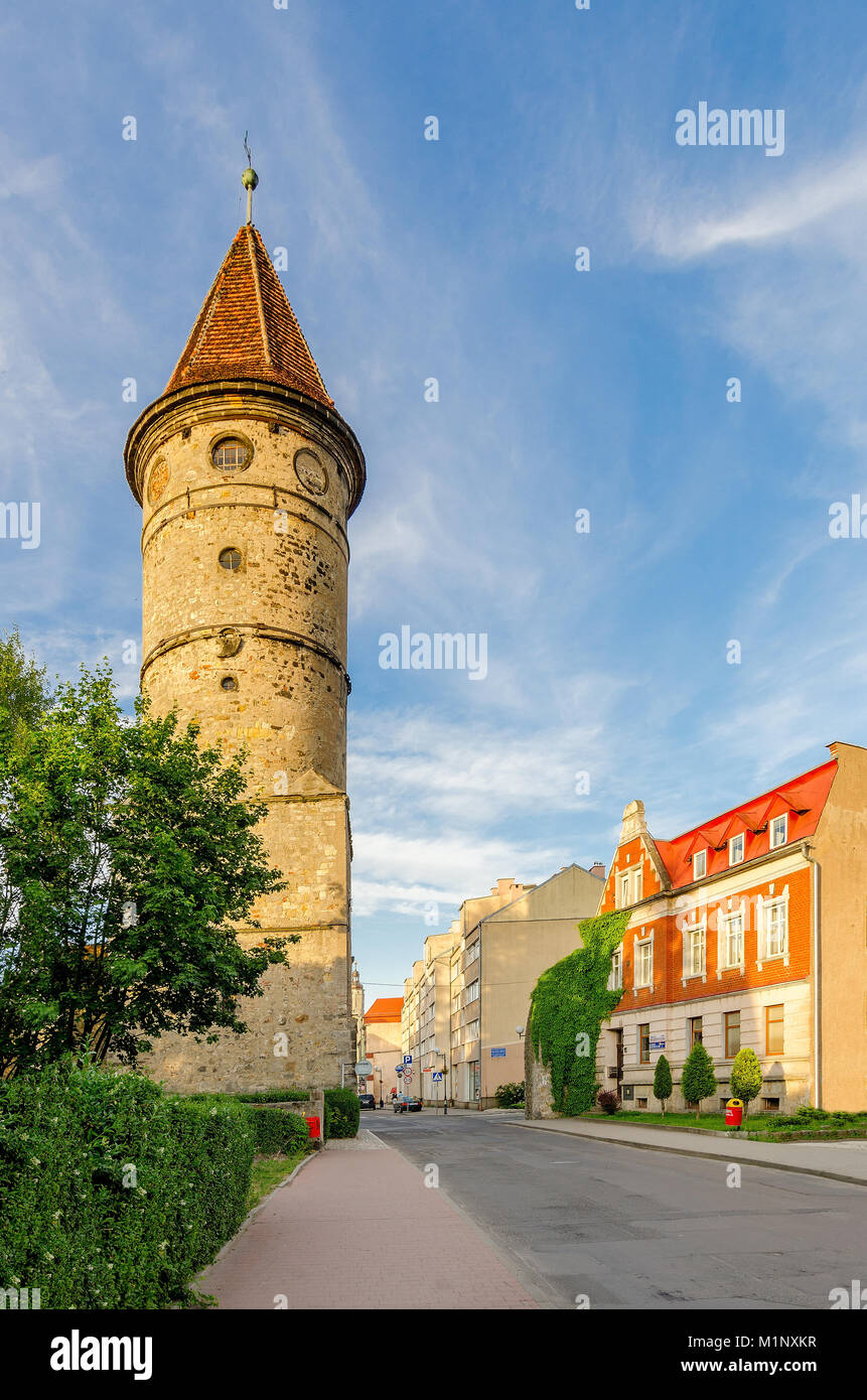 Turm der Luban Tor (13. Jh.), Lwowek Slaski (ger. Lowenberg in Schlesien), Woiwodschaft Niederschlesien. Polen, Europa. Stockfoto