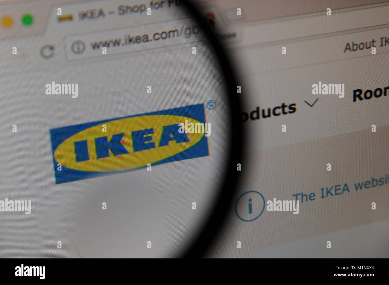 Die Ikea Website durch ein Vergrößerungsglas gesehen Stockfoto