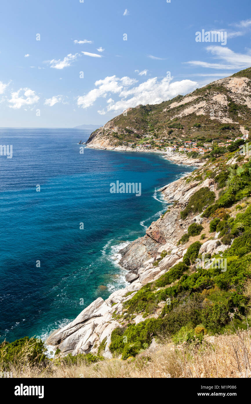Klippen auf das blaue Meer, Pomonte, Marciana, Insel Elba, Livorno Provinz, Toskana, Italien, Europa Stockfoto