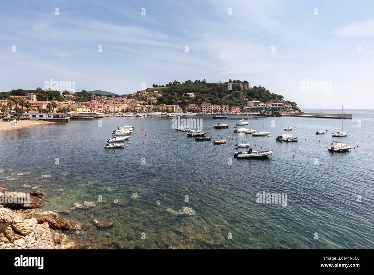 Boote im Hafen, Porto Azzurro, Insel Elba, Livorno Provinz, Toskana, Italien, Europa Stockfoto