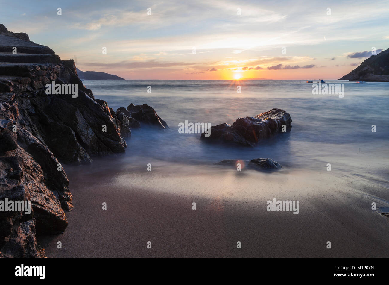 Sonnenuntergang am Strand, La Crocetta Marciana Marina, Insel Elba, Livorno Provinz, Toskana, Italien, Europa Stockfoto