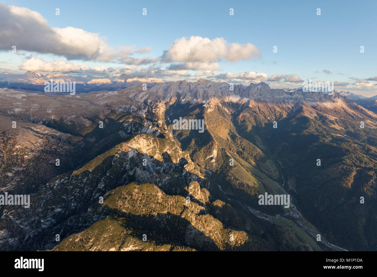 Luftaufnahme der felsigen Gipfeln des Rosengartens Gruppe (Rosengarten), Val di Reifen, Dolomiten, Südtirol, Italien, Europa Stockfoto