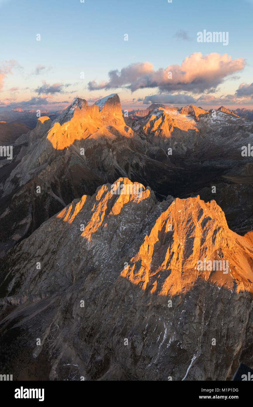 Luftaufnahme von Colac, Gran Vernel und Marmolada, Dolomiten, Südtirol, Italien, Europa Stockfoto