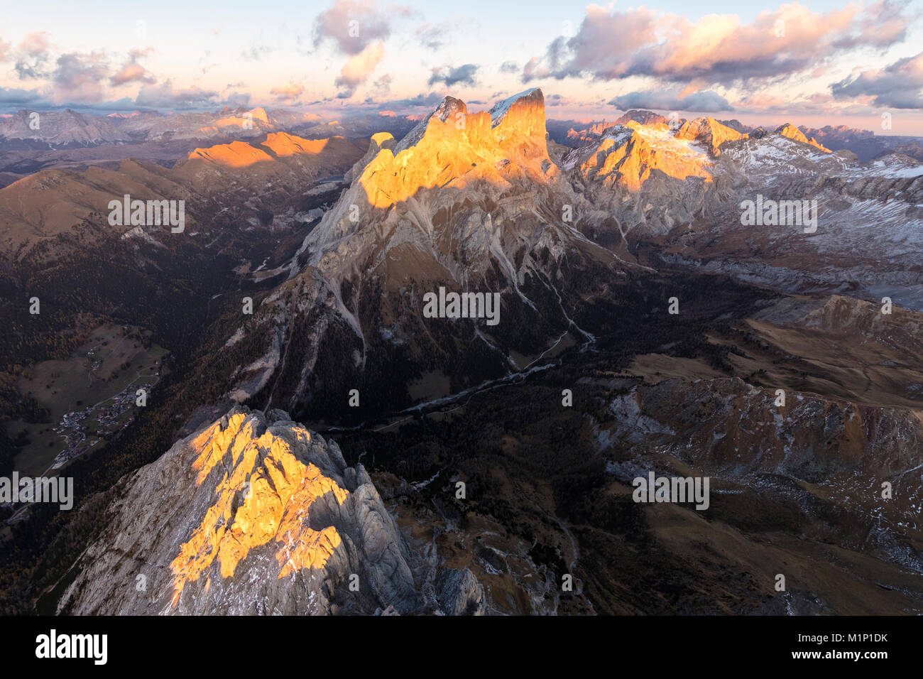Luftaufnahme von Colac, Gran Vernel, Marmolada und Val Contrin, Dolomiten, Südtirol, Italien, Europa Stockfoto