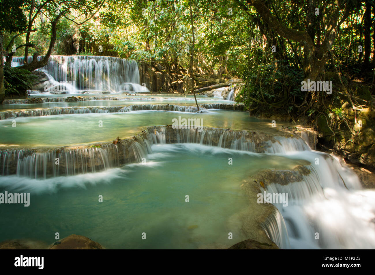 Schönen blauen Tat Kuang Si Wasserfälle in Luangprabang, Laos Stockfoto