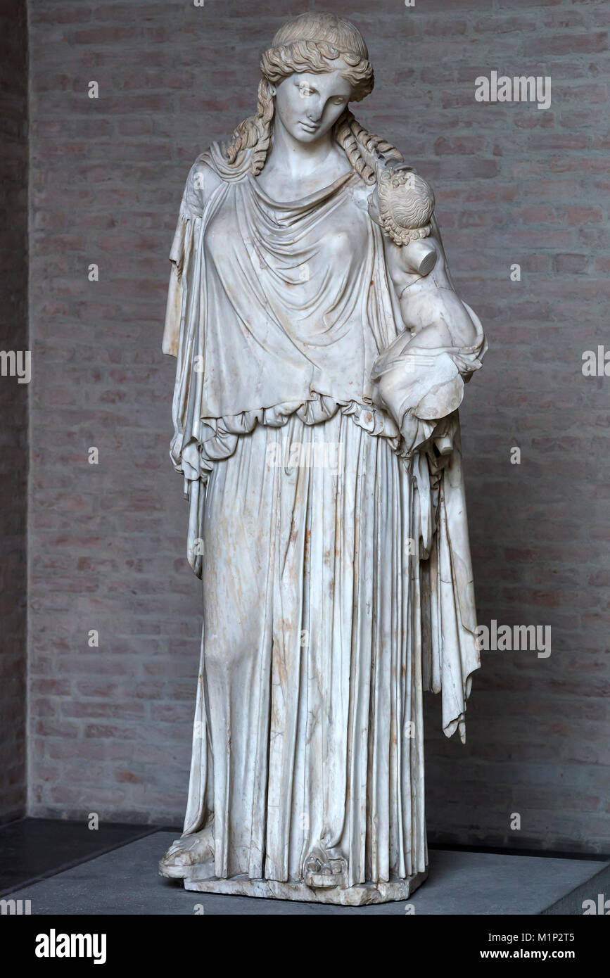 Statue der Göttin des Friedens Eirene, römische Kopie der Bildhauer Kephisodot, C. 370 v. Chr., glyptotheque, München, Oberbayern Stockfoto