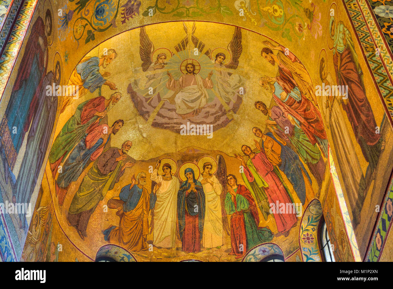 Die Deckenfresken, Kirche auf Blut (Auferstehung Kirche unseres Erlösers), UNESCO-Weltkulturerbe, St. Petersburg, Russland, Europa Stockfoto