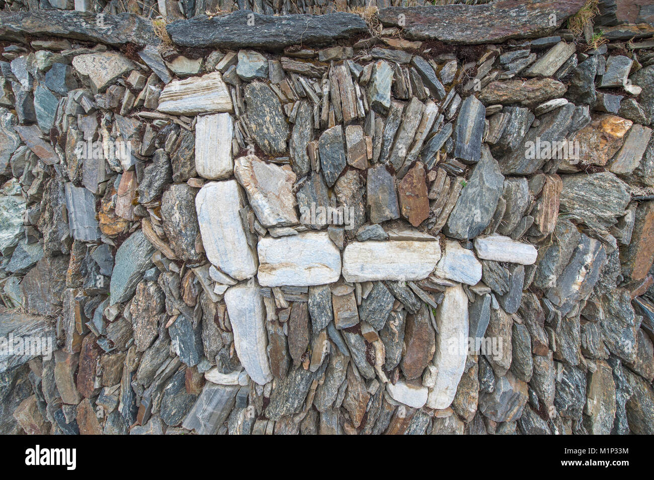 Llama Abbildung in einer alten Steinmauer, teilweise zerstörten Stadt der Inka, Choquequirao, Peru ausgegraben Stockfoto