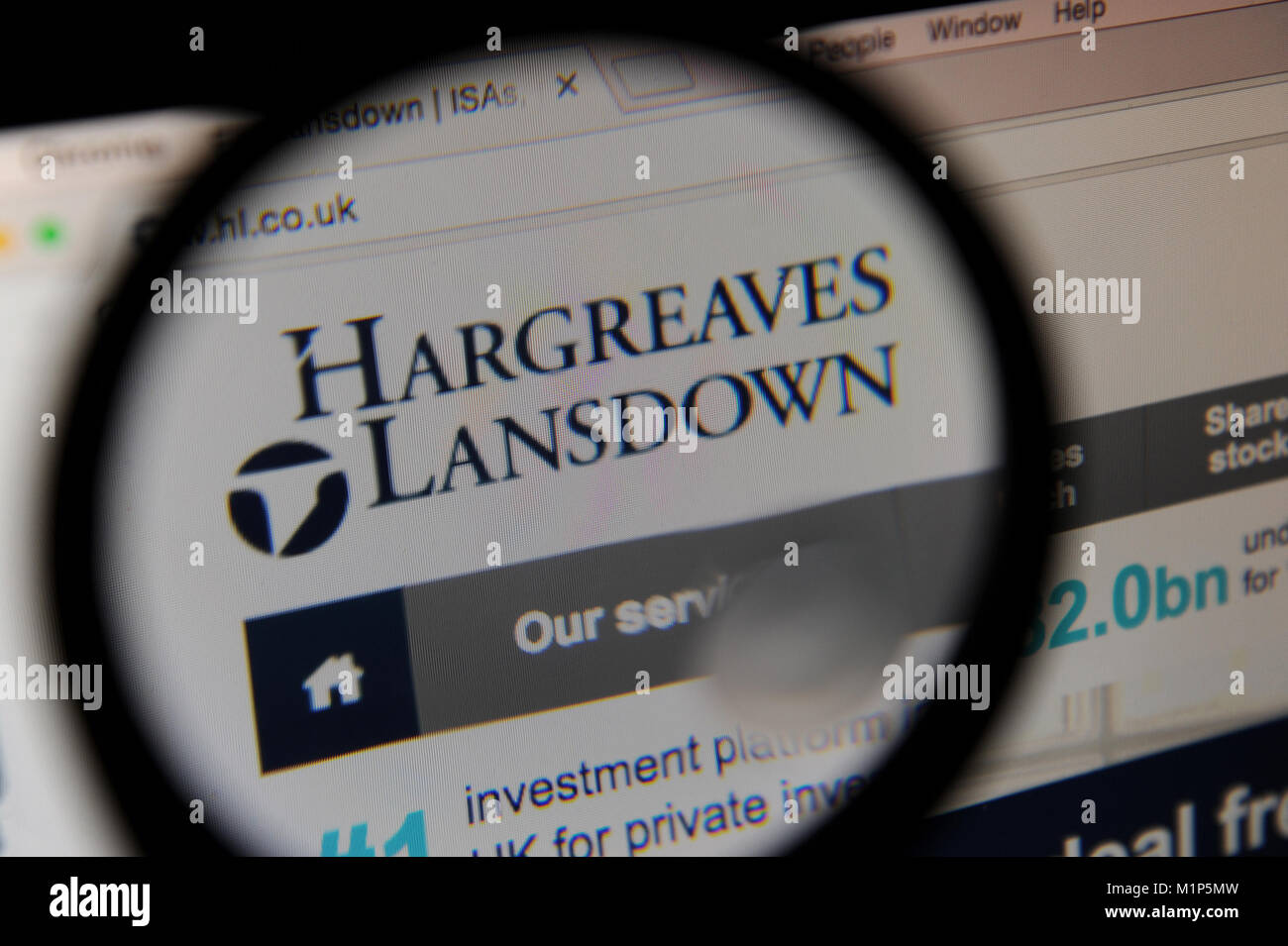Die hargreaves Lansdown Website durch ein Vergrößerungsglas gesehen Stockfoto