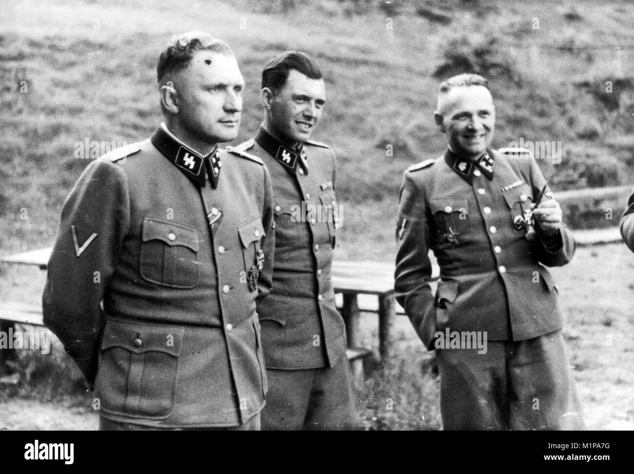 Richard Baer (Lagerkommandant von Auschwitz, Dr. Josef Mengele und Rudolf Höß in Auschwitz, Polen, 1944. Stockfoto