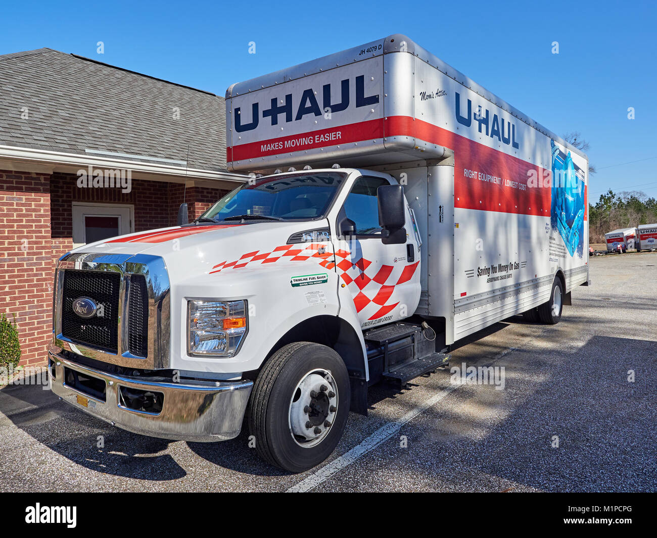 Vor großen 26 Fuß Uhaul rental Umzugs-LKW oder Transporter für einen selbst bewegen sich in Montgomery Alabama in den USA verwendet. Stockfoto