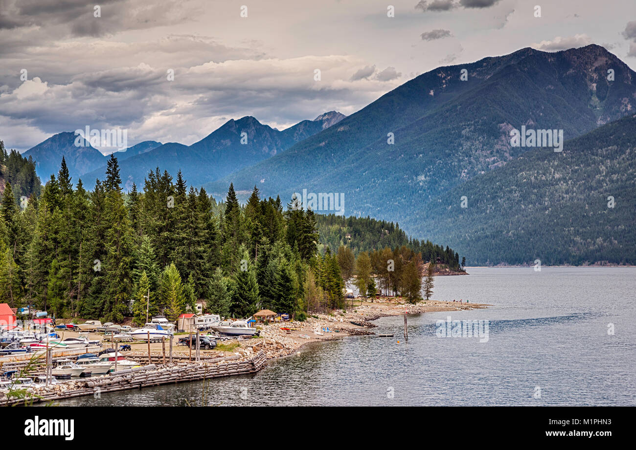 Kootenay Lake, einem natürlichen See auf dem Kootenay River, Purcell Mountains in der Entfernung, in Woodbury, Kootenay Region, British Columbia, Kanada Stockfoto