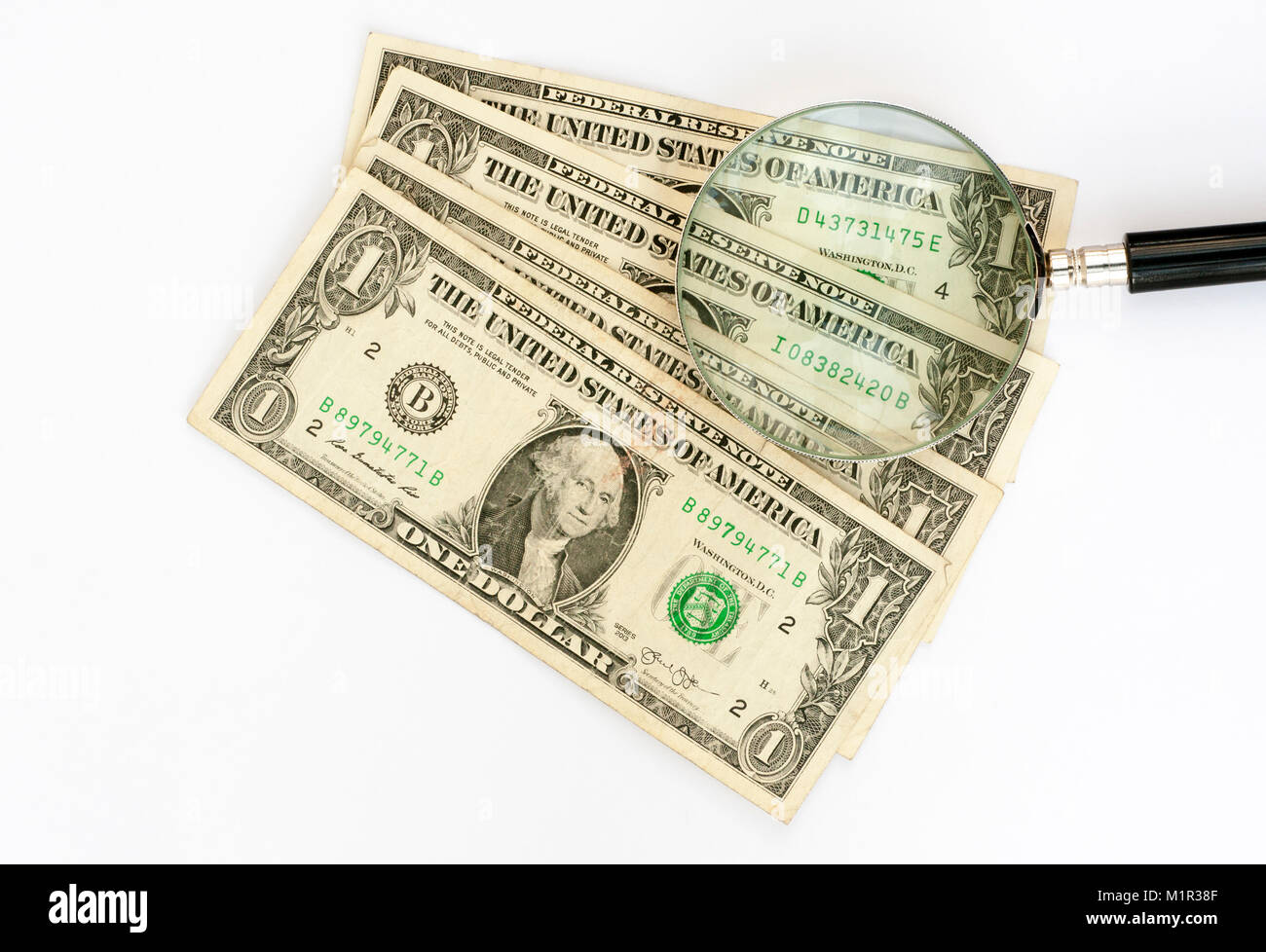 USA Dollar unter dem Mikroskop Stockfoto