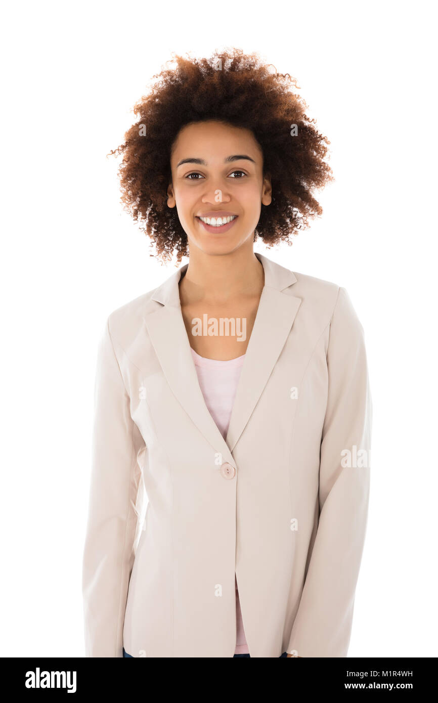 Porträt einer Lächelnd weibliche Studenten gegen den weißen Hintergrund stehen Stockfoto