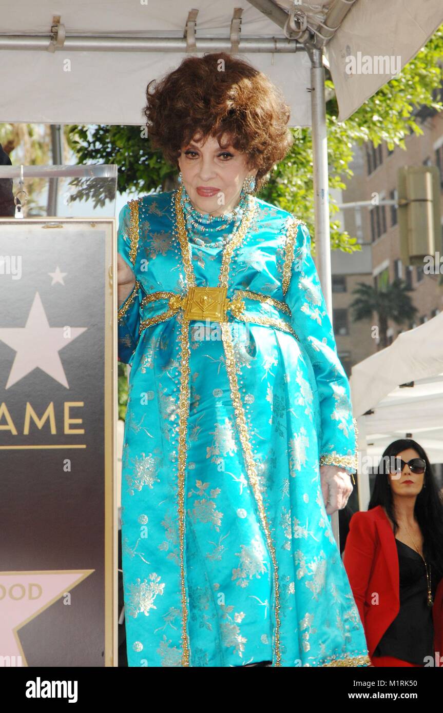 Los Angeles, CA, USA. 1 Feb, 2018. Gina Lollobrigida auf die Induktion Zeremonie für Stern auf dem Hollywood Walk of Fame für Gina Lollobrigida, Hollywood Boulevard, Los Angeles, CA Februar 1, 2018. Quelle: Michael Germana/Everett Collection/Alamy leben Nachrichten Stockfoto