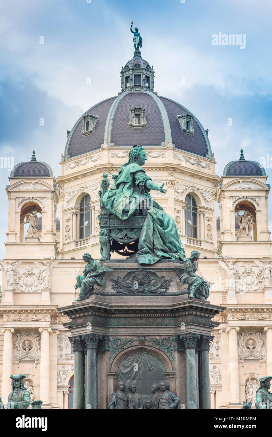 Maria Theresia, Ansicht einer Statue von Maria Theresia im Zentrum des Museumsviertels am Maria Theresienplatz, Wien, Österreich. Stockfoto