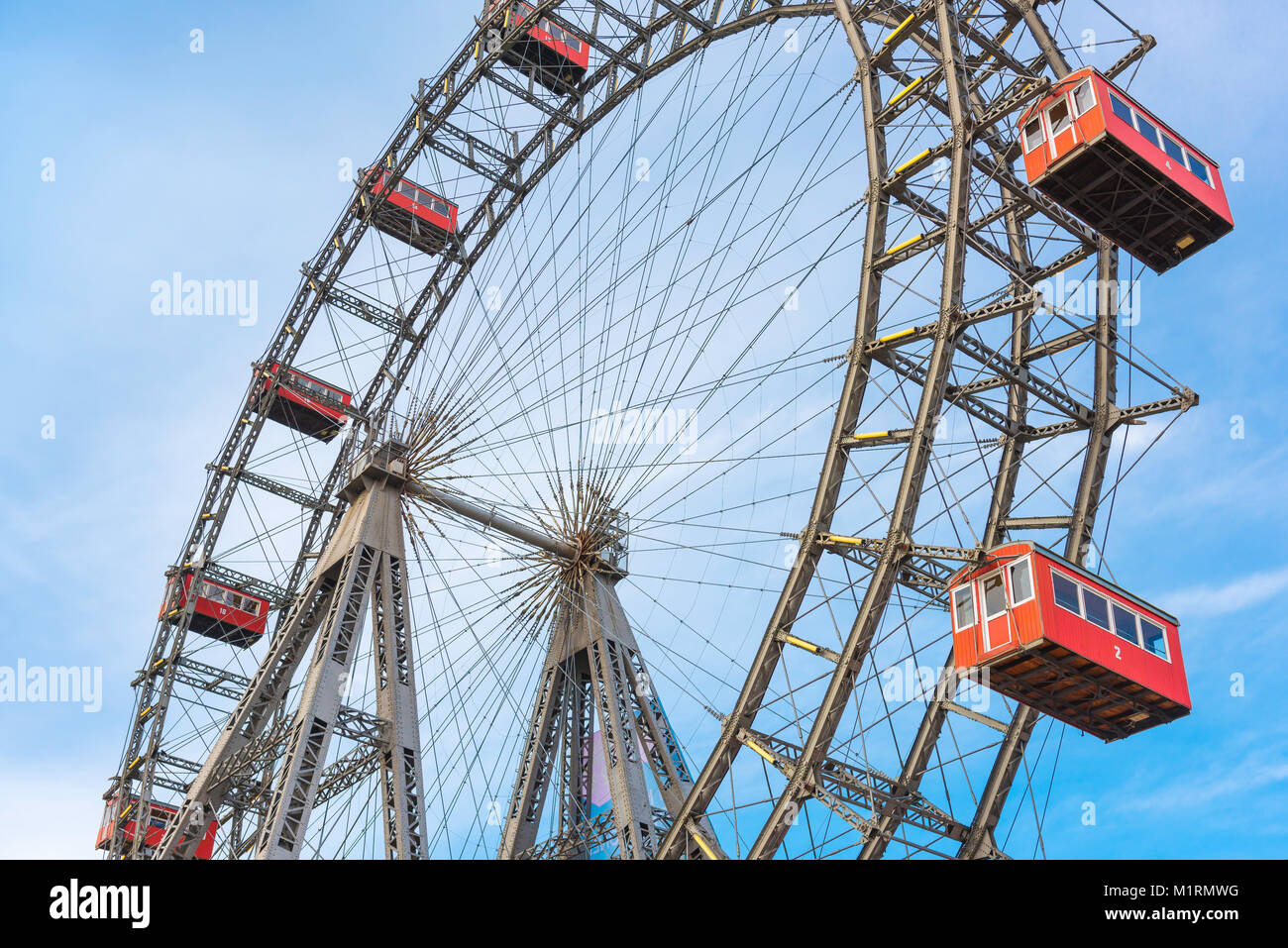 Riesenrad Wien, Blick auf das berühmte Riesenrad Riesenrad im historischen Prater, Wien, Österreich. Stockfoto