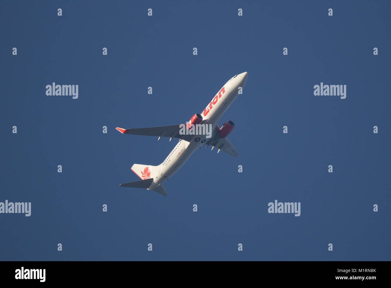 CHIANG MAI, THAILAND - 16. JANUAR 2018: HS-LUW Boeing 737-800 der Thai lionair Airline. Von Chiangmai Flughafen in Bangkok. Stockfoto