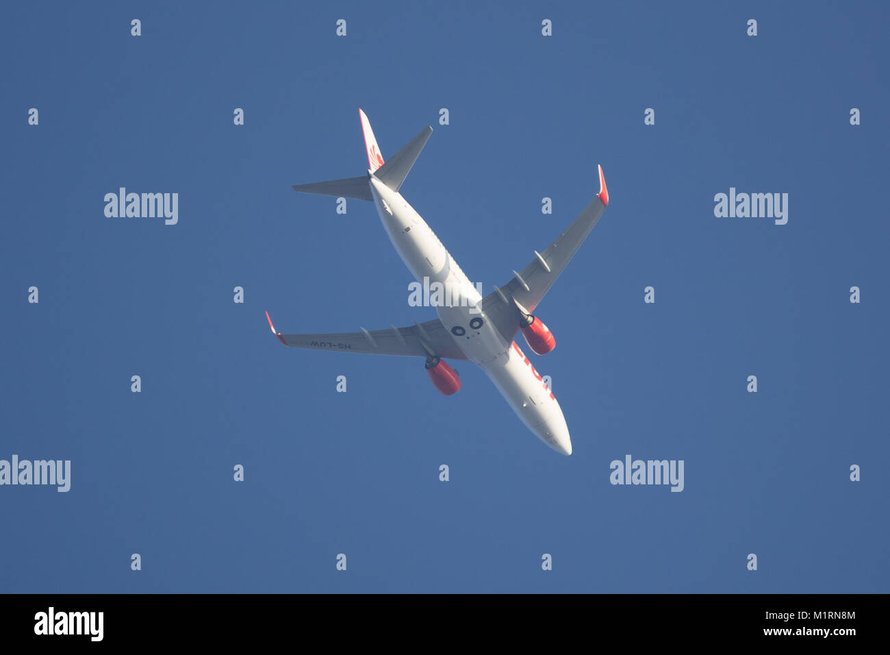 CHIANG MAI, THAILAND - 16. JANUAR 2018: HS-LUW Boeing 737-800 der Thai lionair Airline. Von Chiangmai Flughafen in Bangkok. Stockfoto