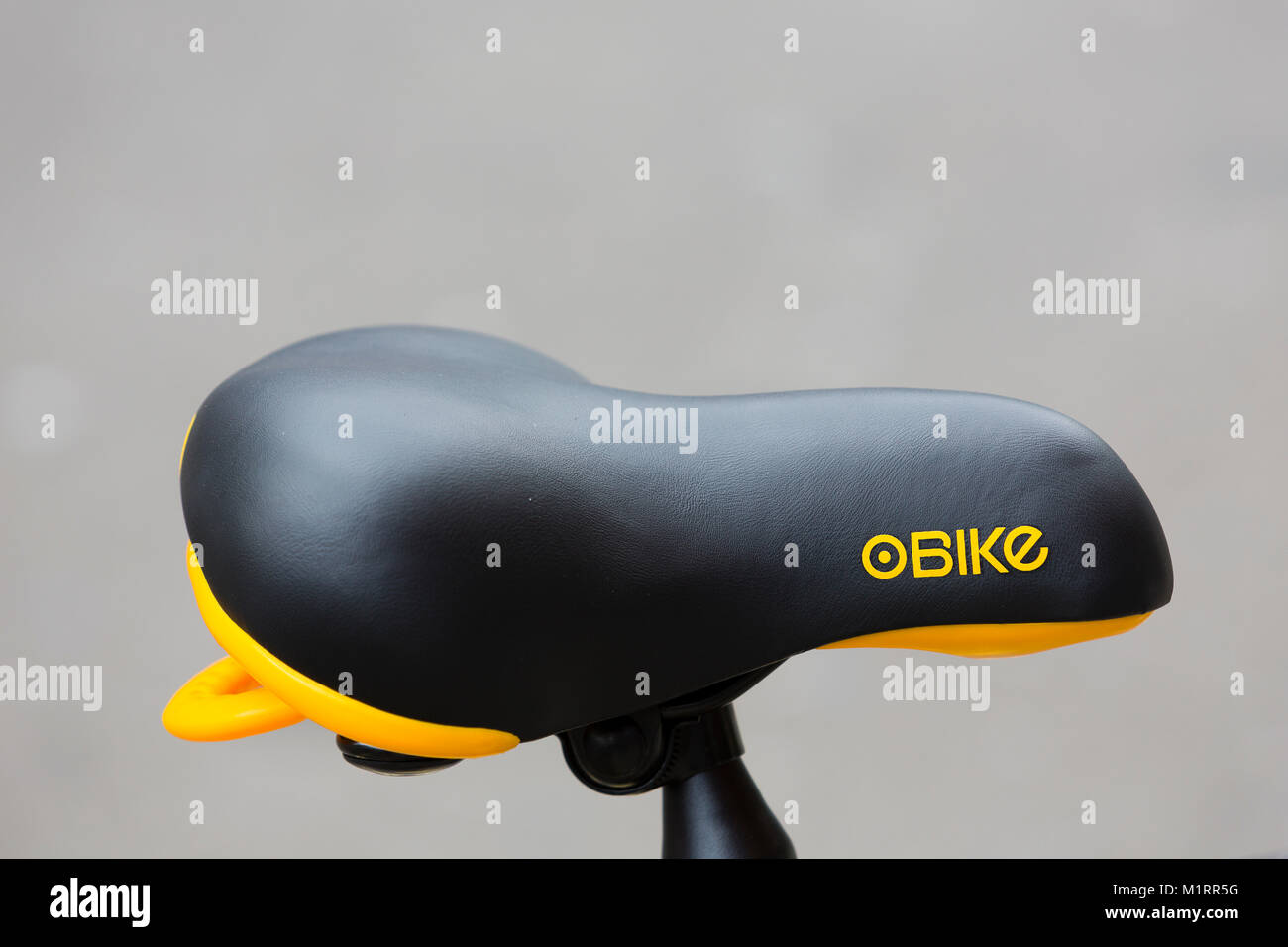 LONDON, ENGLAND. Detail Ansicht Obike Sattel folgenden unruhigen des Service Start in London. Stockfoto