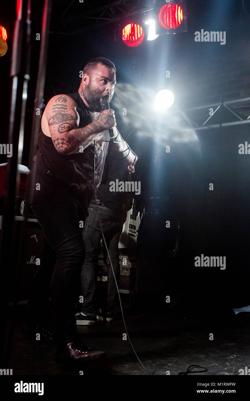 Die englische Hardcore Punk Band Galgen führt ein Live Konzert in Det Akademiske Kvarter in Bergen. Hier Sänger Wade MacNeil ist live auf der Bühne gesehen. Norwegen, 25.09.2012. Stockfoto