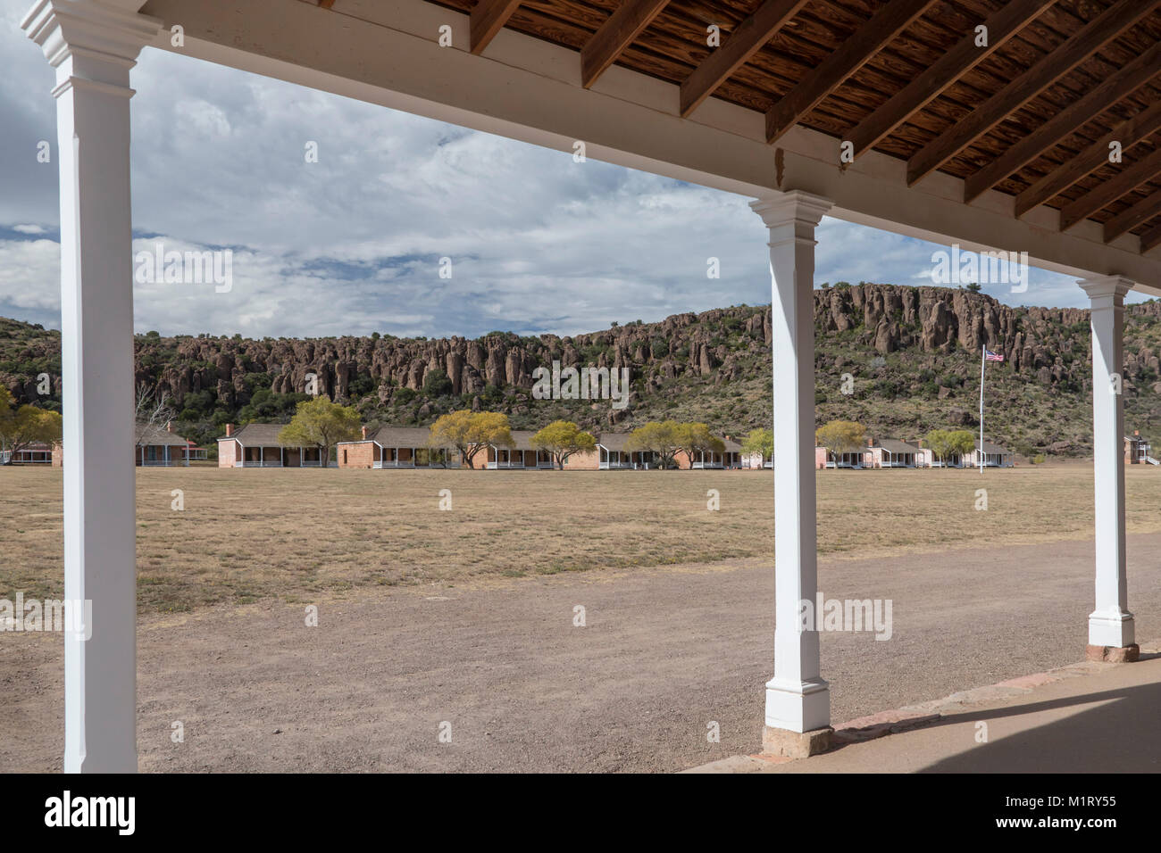 Fort Davis, Texas - Officers' Reihe, von der Soldaten Kasernen, am Fort Davis National Historic Site. Nach dem Kriegsminister Jefferson Davi benannt Stockfoto