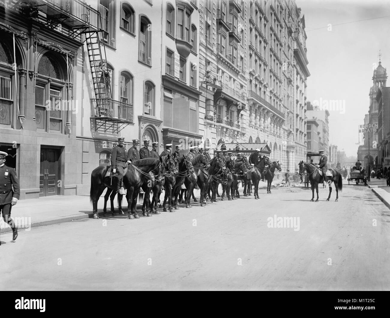 Kader von der berittenen Polizei, New York City, New York, USA, Detroit Publishing Company, 1905 Stockfoto