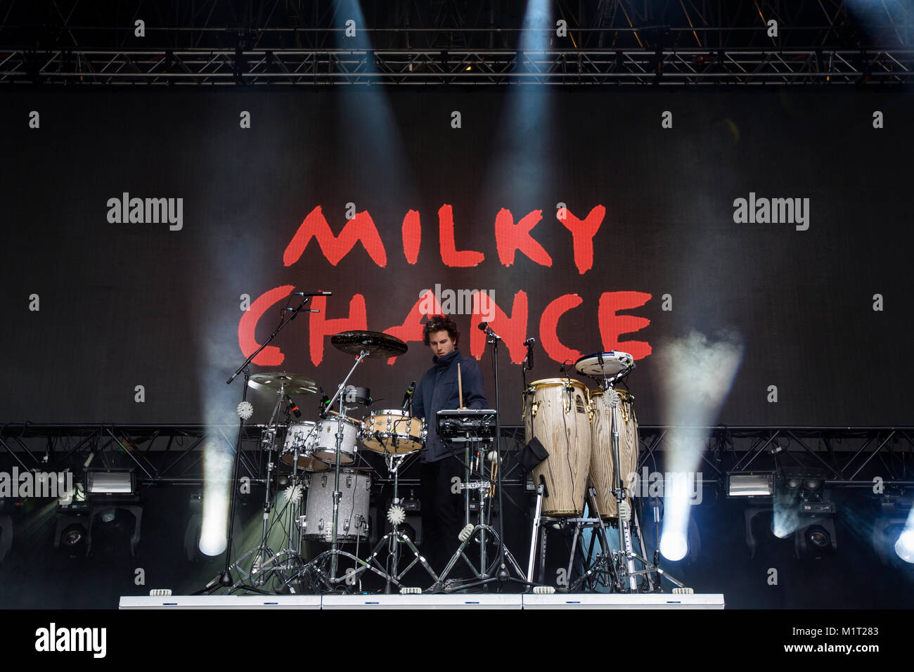 Die Deutsche folktronica duo Milky Chance, ein Live Konzert in der norwegischen Musik Festival Bergenfest 2016 führt. Hier Musiker Philipp Dausch ist live auf der Bühne gesehen. Norwegen, 18.06 2016. Stockfoto
