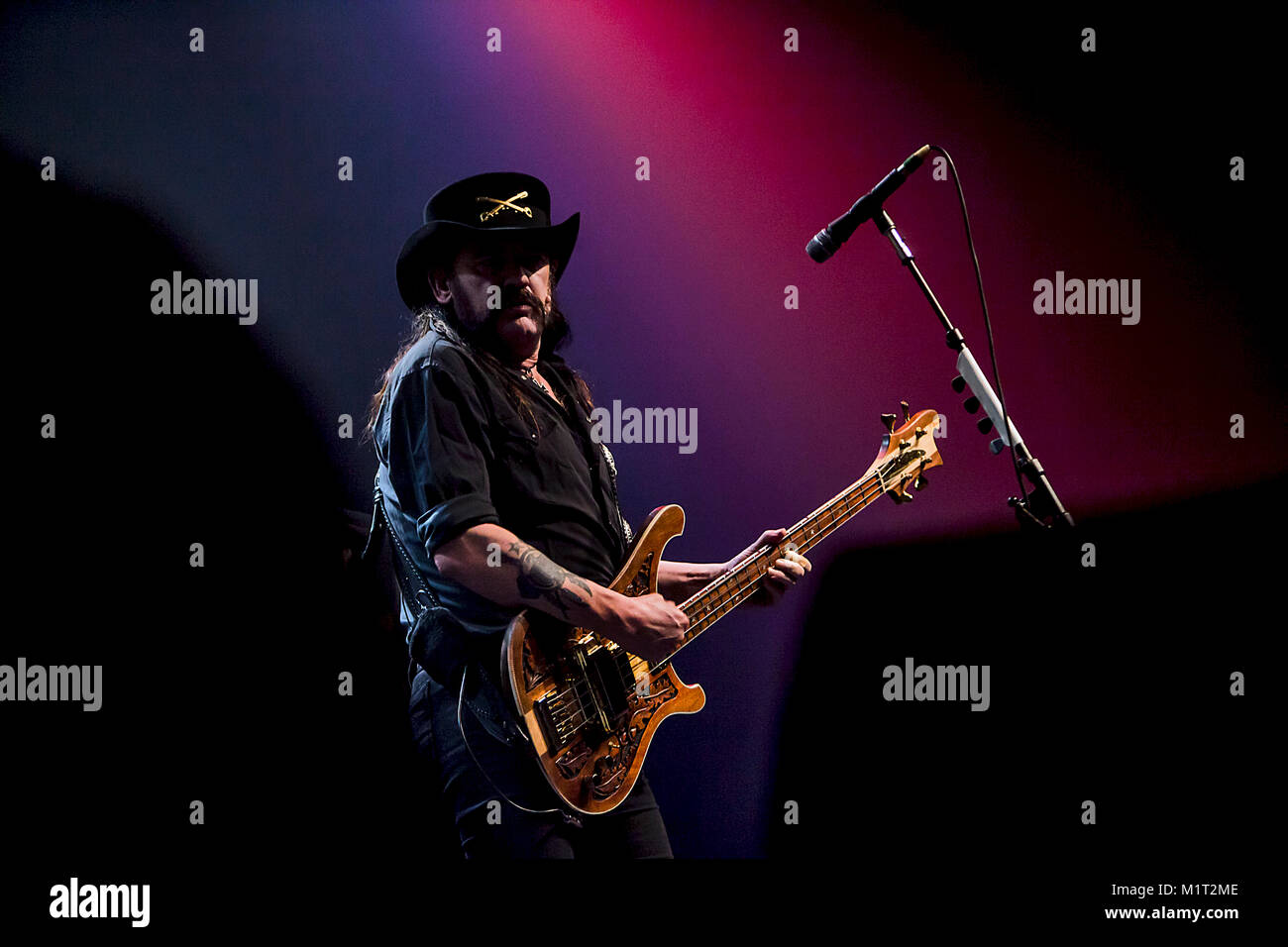 Die englische Hard Rock Band Motörhead führt ein Live Konzert in den Grieghallen in Bergen. Hier Bassist, Frauenheld und Sänger Lemmy ist live auf der Bühne gesehen. Norwegen 06.10.2012. Stockfoto