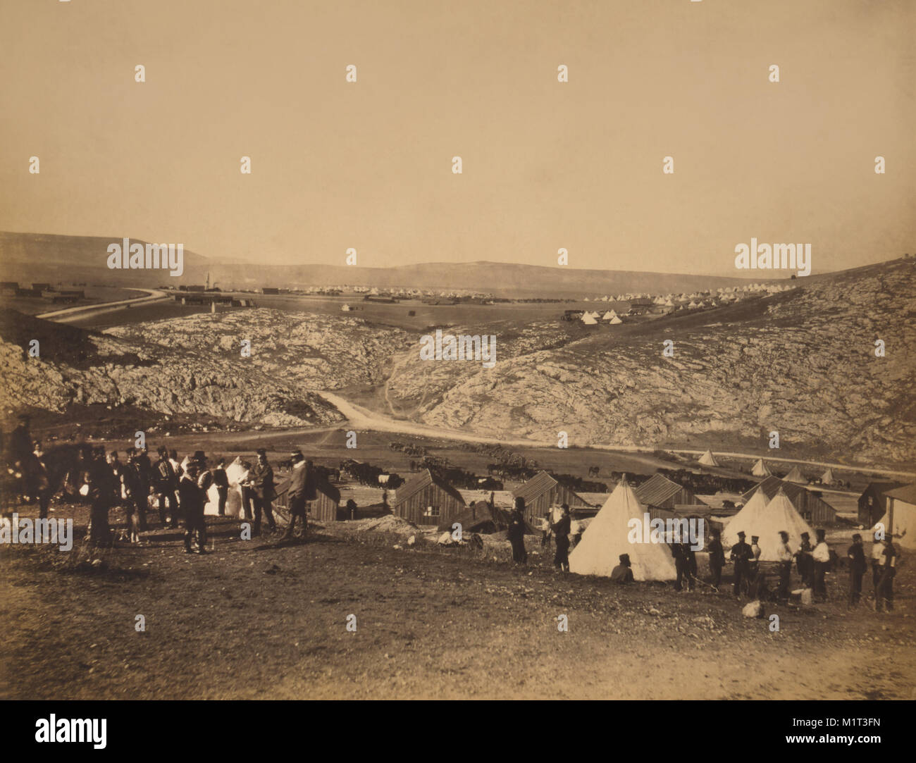 Der britische Major brandling's Truppe, Lager berittene Artillerie, Soldaten, Hütten und Bell Zelte, während des Krimkrieges, in der Nähe von Kadikoi, Krim, Ukraine, von Roger Fenton, 1855 Stockfoto