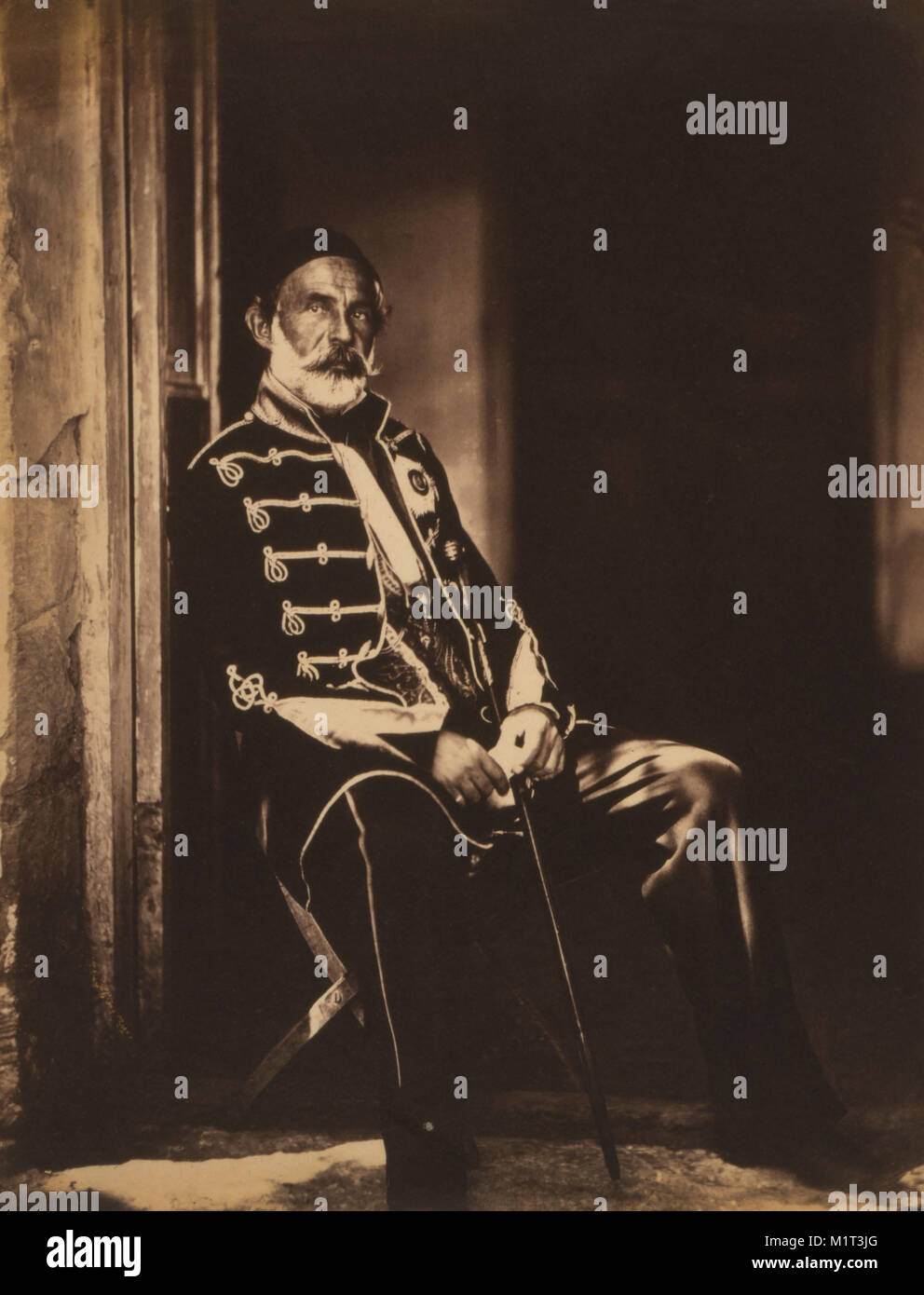Osmanischer Feldmarschall Omar Pascha, Porträt im Türrahmen, Krimkrieg, Krim, Ukraine Sitzen, von Roger Fenton, 1855 Stockfoto