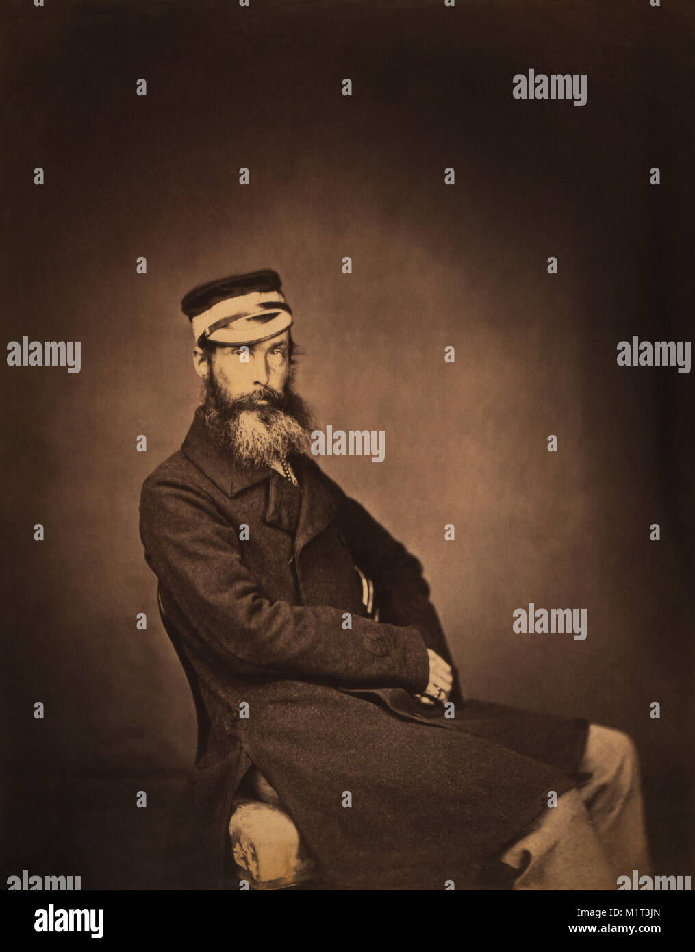 British Captain Charles Halford, 5 Dragoon Guards, sitzt, Porträt, Krimkrieg, Krim, Ukraine, von Roger Fenton, 1855 Stockfoto