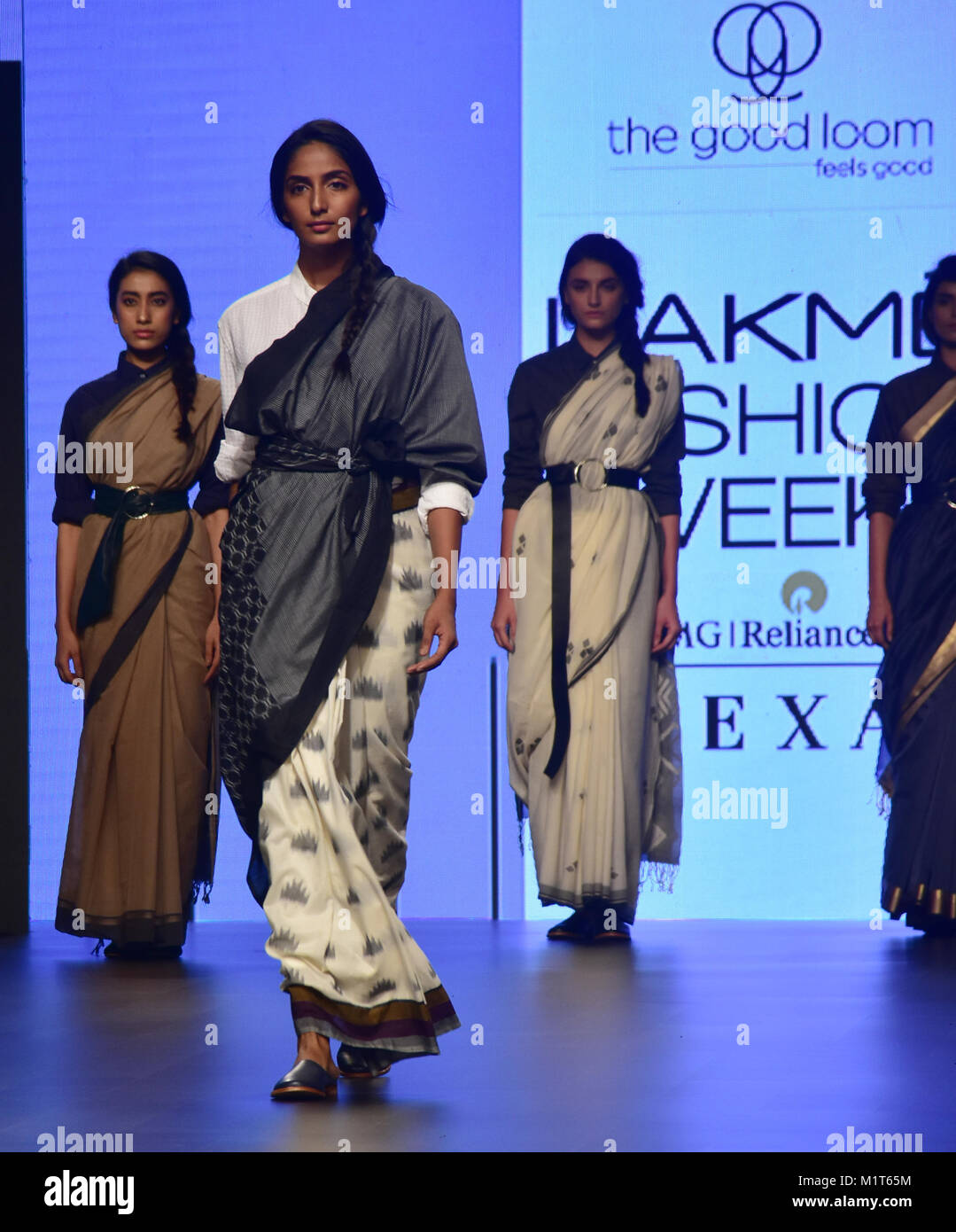 Mumbai, Indien. 01 Feb, 2018. Modelle anzeigen Sammlung von Firma Goodloom an Tag 2 der Lakme Fashion Week im Sommer Resort 2018 Jio Garten in Mumbai. Credit: Azhar Khan/Pacific Press/Alamy leben Nachrichten Stockfoto