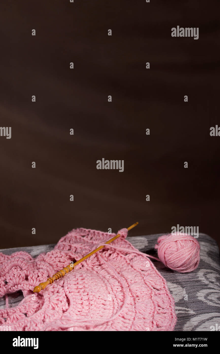 Häkeln. Das Konzept der Hobbys und Freizeitaktivitäten. Stockfoto