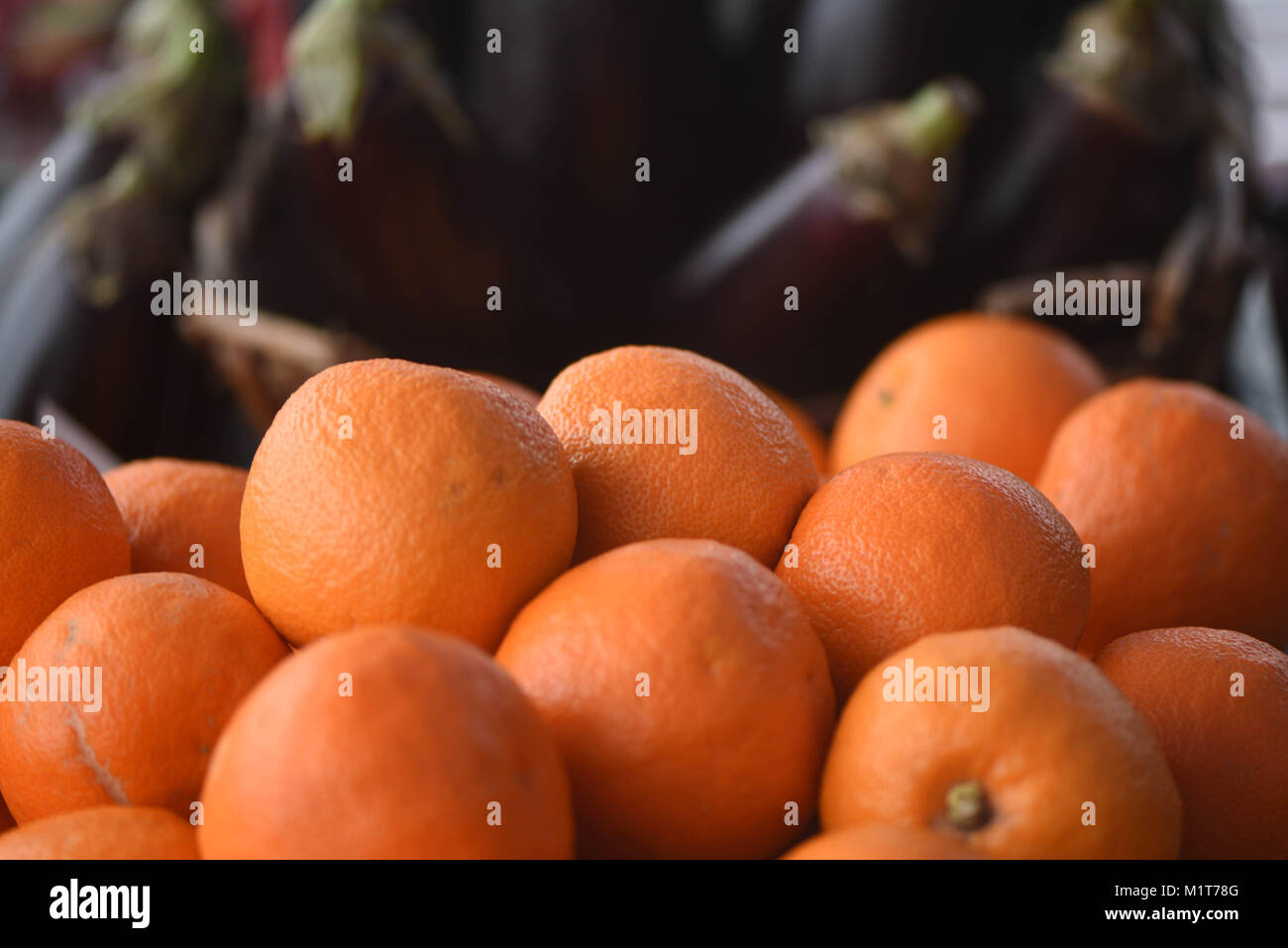 Obst Lebensmittel von Apfelsinen, die saftig, reif und in perfektem Zustand bereit, mit Platz zum Essen Stockfoto