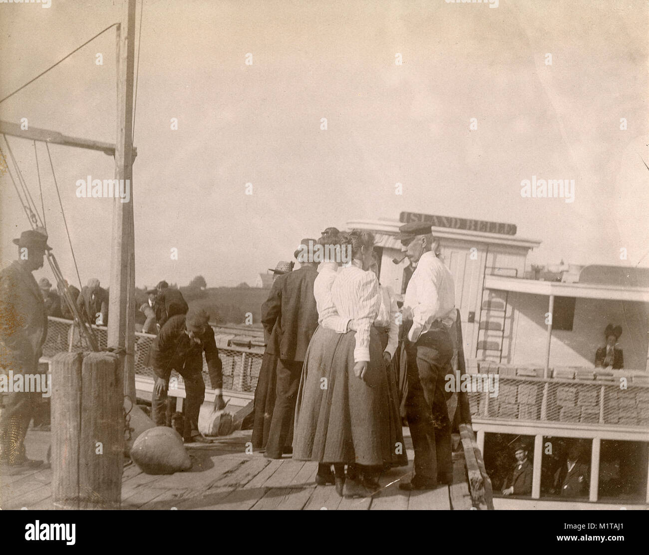 Antike ca. 1905 Foto, die Insel Belle steamship am Pier. Die Lage ist in oder in der Nähe von riggsville (jetzt Robinhood), Maine in der Sagadahoc County, USA. Stockfoto