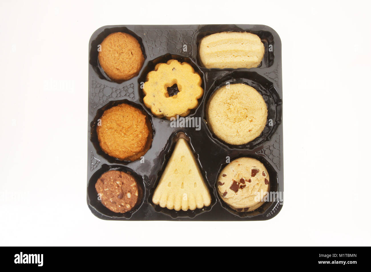 Keks Auswahl in einer Plastikschale gegen Weiße isoliert Stockfoto