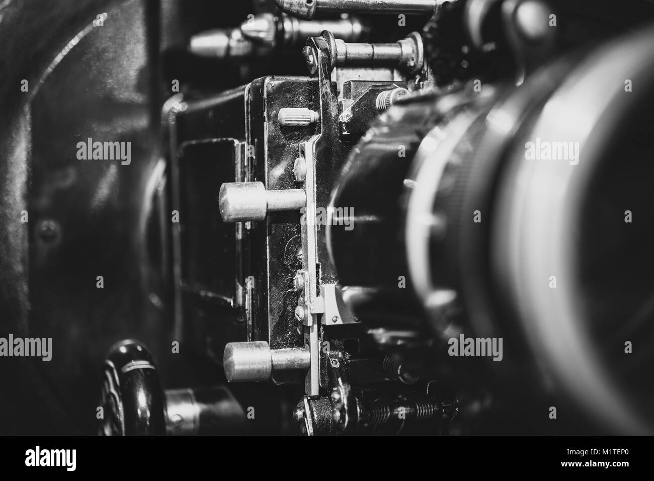 Makro Nahaufnahme der Retro Vintage Kino Projektor 35mm Spule detail, Schwarz und Weiß Stockfoto