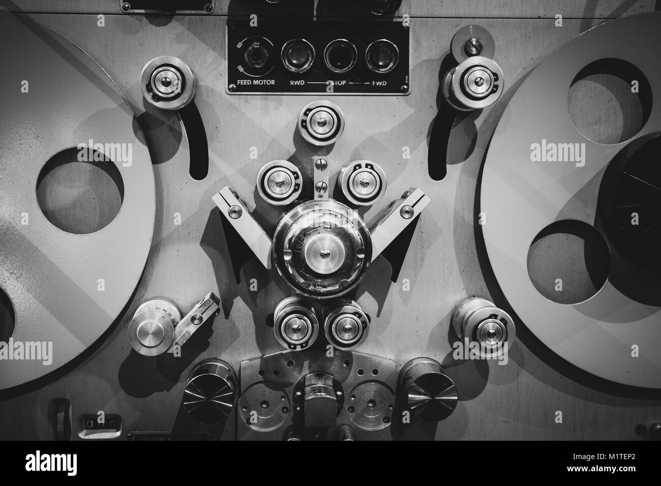 Makro Nahaufnahme der Vintage professionelle analoge Multitrack studio Tape player Haspel und Leiter Stockfoto