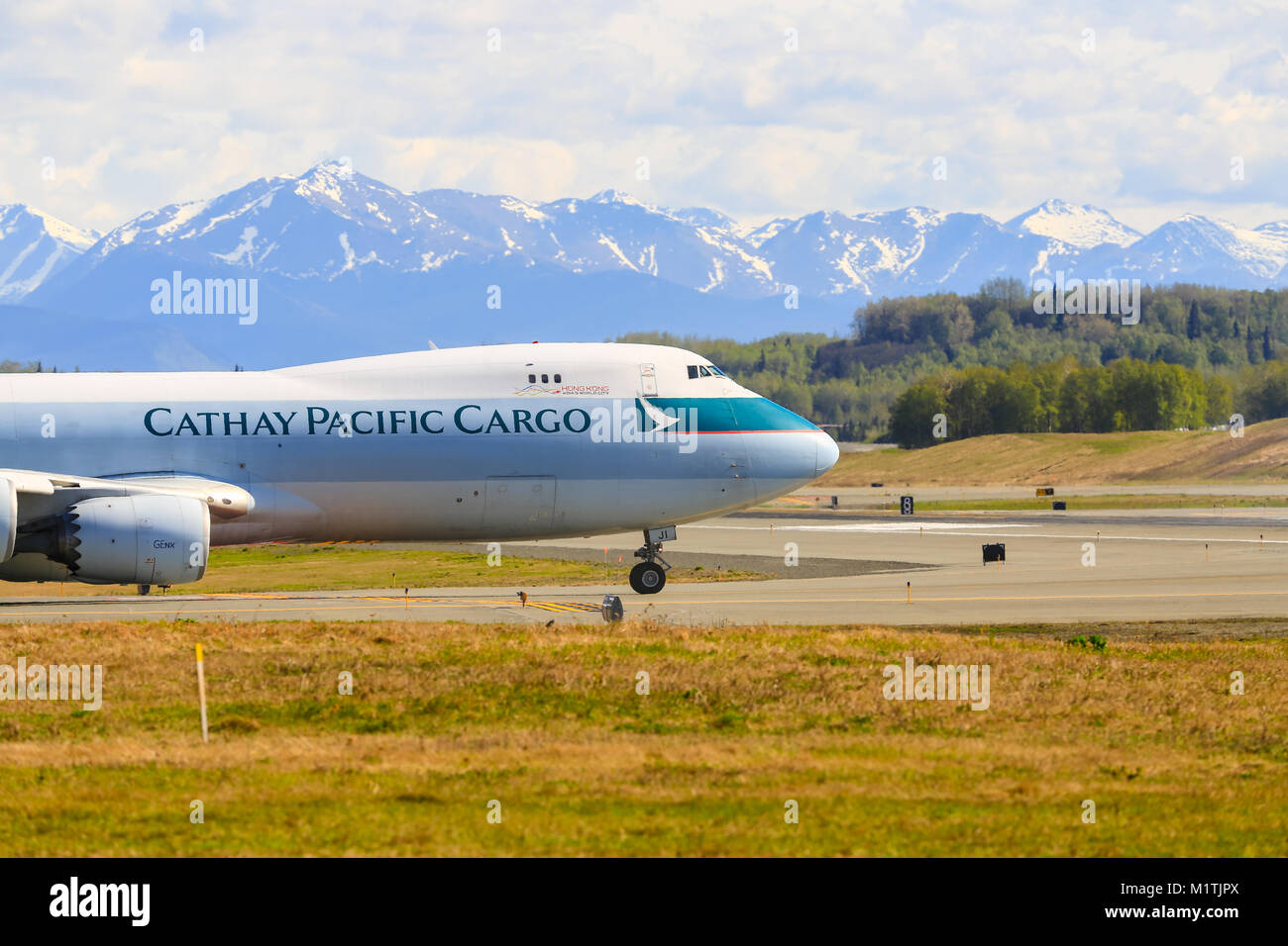 Anchorage, USA - 17. Mai 2017: Ein Flugzeug des Typs Boeing 747 von Cathay Pacific Cargo wartet auf Start auf den Ted Stevens International Airport in Ancho Stockfoto