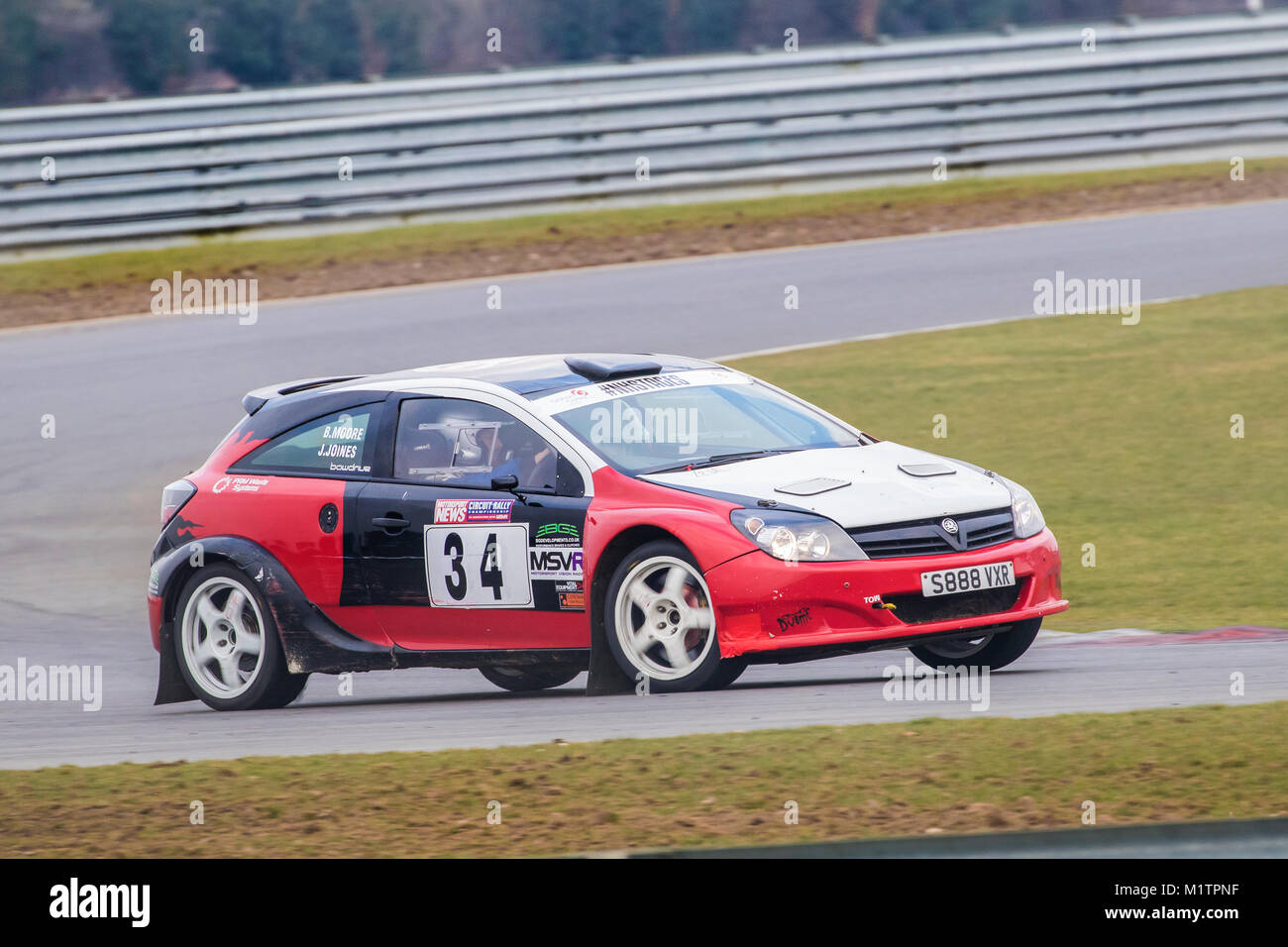 Vauxhall Astra VXR mit Fahrer Ben Moore und Co - Treiber Jordanien Joines am Motorsport News Stromkreis Rally Championship, Snetterton, Norfolk, Großbritannien. Stockfoto
