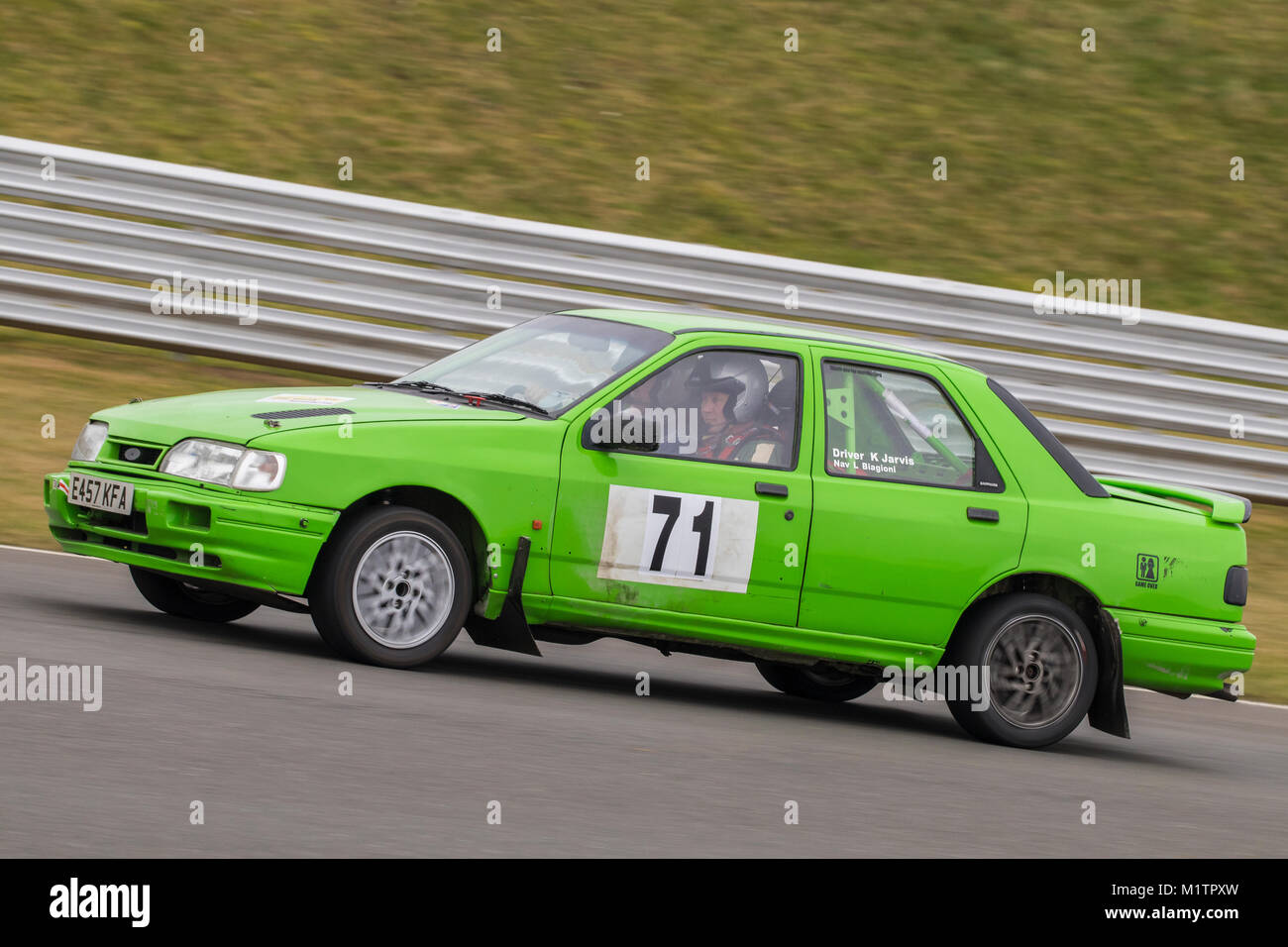 Ford Sierra mit Fahrer Kevin Jarvis und Co-driver Robert Pomphrett in der Motorsport News Stromkreis Rally Championship, Snetterton, Norfolk, Großbritannien. Stockfoto