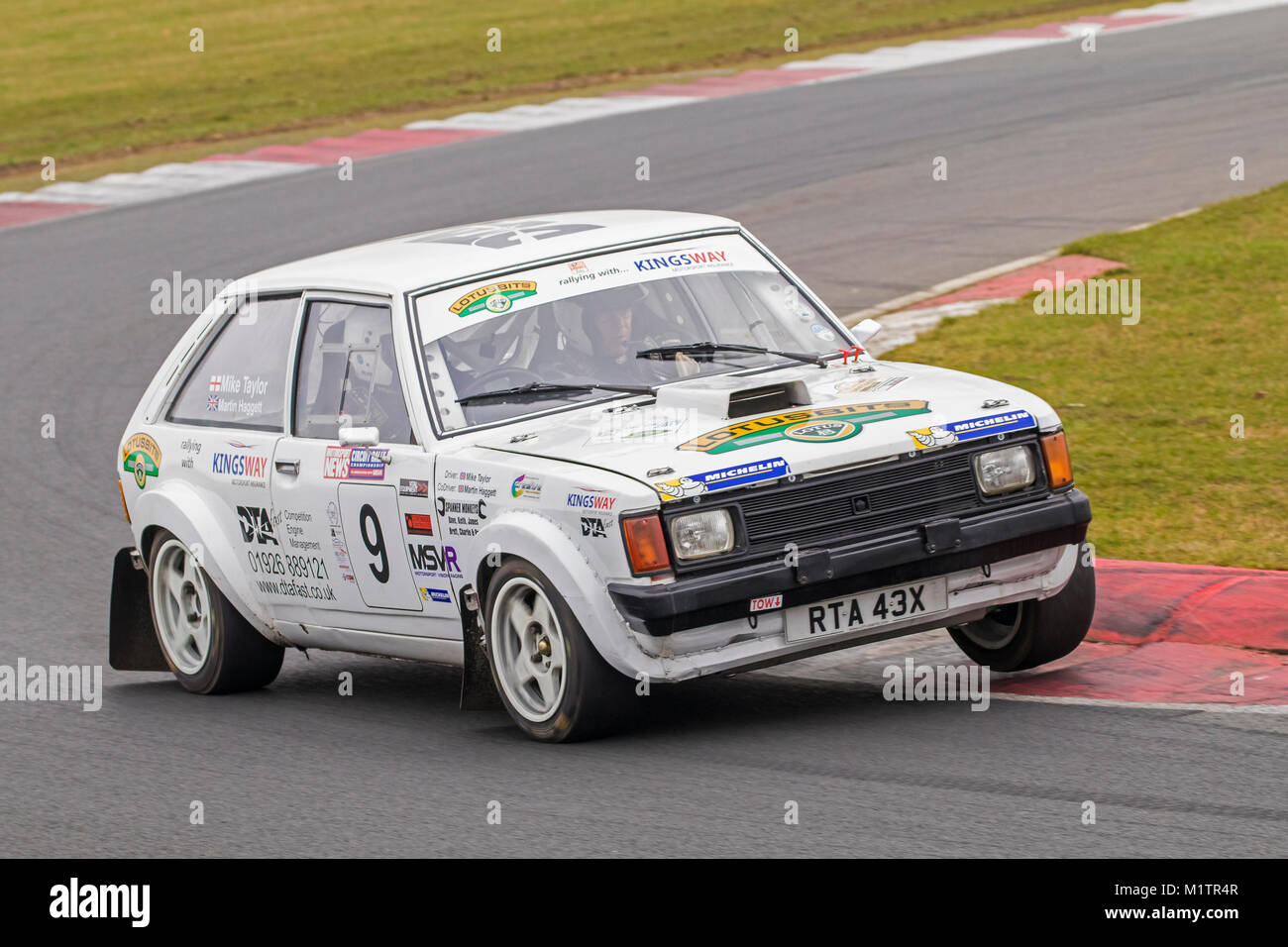 Talbot Sunbeam Lotus mit Fahrer Mike Taylor und co-pilot Martin Haggett in der Motorsport News Stromkreis Rally Championship, Snetterton, Norfolk, Großbritannien. Stockfoto