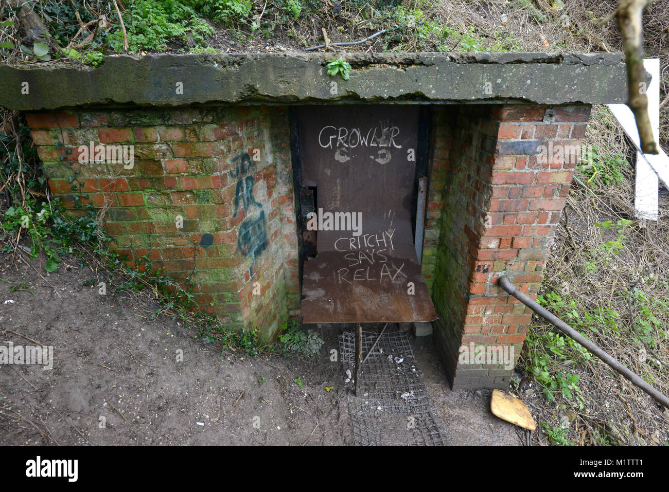 Eingang zum ehemaligen top secret WWII communications Bunker, HMS, heighton Hill, Newhaven, East Sussex. Stockfoto