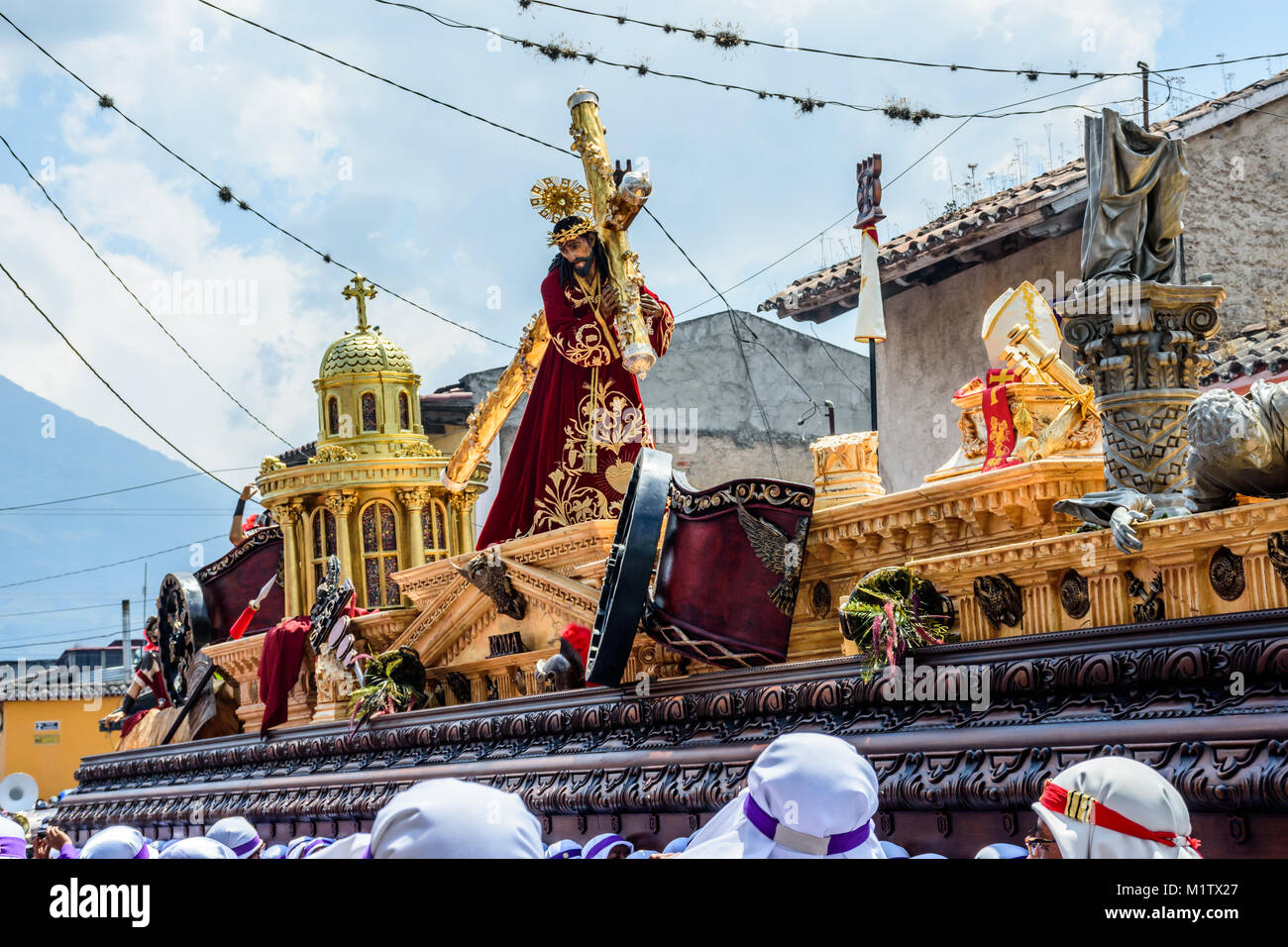 Antigua, Guatemala - März 20, 2016: Palmsonntag Prozession float mit Jesus in die Stadt mit dem berühmtesten Feierlichkeiten zur Karwoche in Lateinamerika Stockfoto